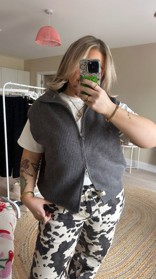Knitted Gilet - Grey