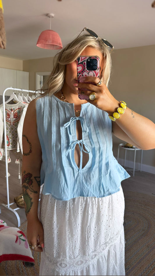 Sleeveless Tie Front Cropped Blouse - Blue